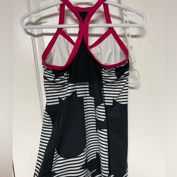 Ladies under armour tank - Picture 2 of 2